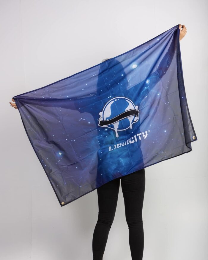 20180502-Liquicity-Merch-2018-LR-75-112-min Flag Blue