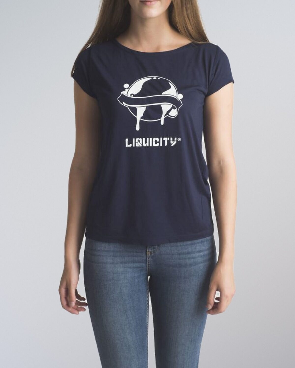 tee_classic_navy_model_woman_front_closeup_4x5 T-shirt Navy Blue