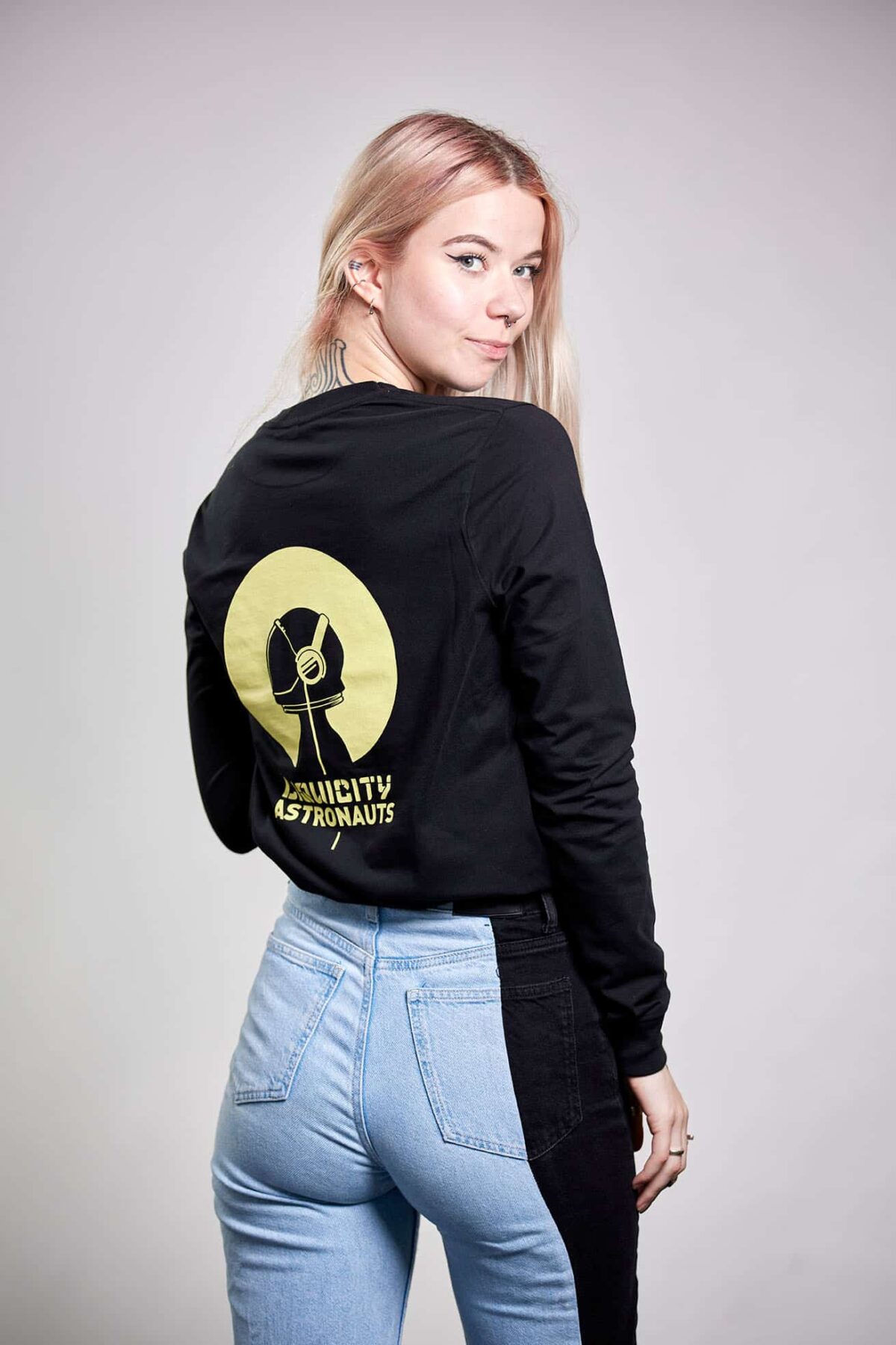 220705_TheArrows-Merchandise_MHR58861 Longsleeve Astronauts