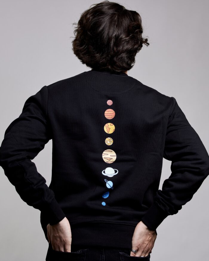 220705_TheArrows-Merchandise_MHR59281 (1) Sweater Planets