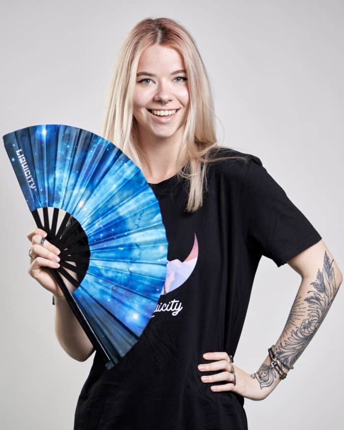 220705_TheArrows-Merchandise_MHR58978 (1) Hand Fan Galaxy Blue