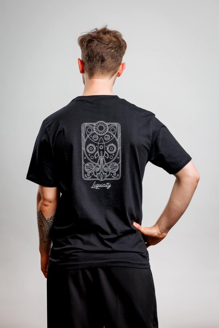 20240711_EwaldGeerdink_Liquicity_Merch24_0005_11-07-2024-_-Liquicity-Merch-_-Portret-037-CR3_Pure T-Shirt Rocket