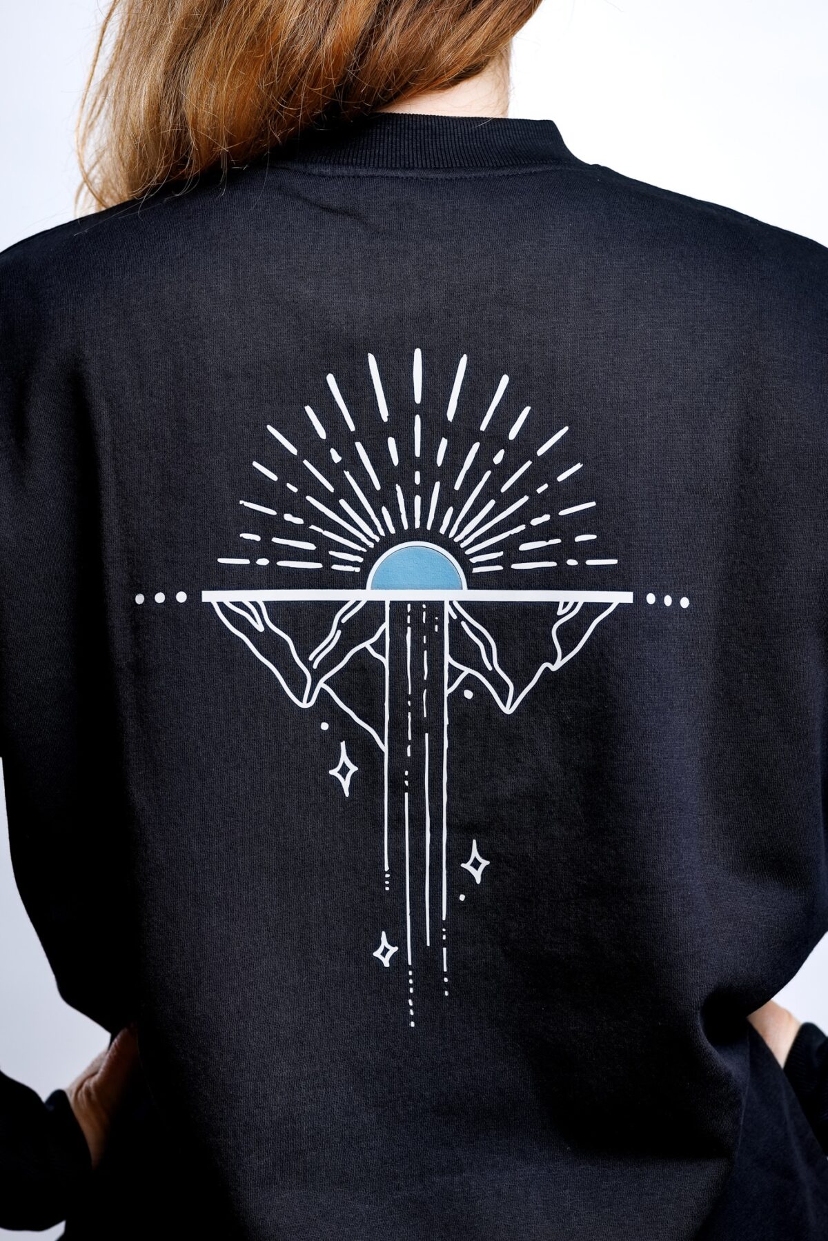 20240711_EwaldGeerdink_Liquicity_Merch24_0022_11-07-2024-_-Liquicity-Merch-_-Portret-310-CR3_Pure Sweater Linescape