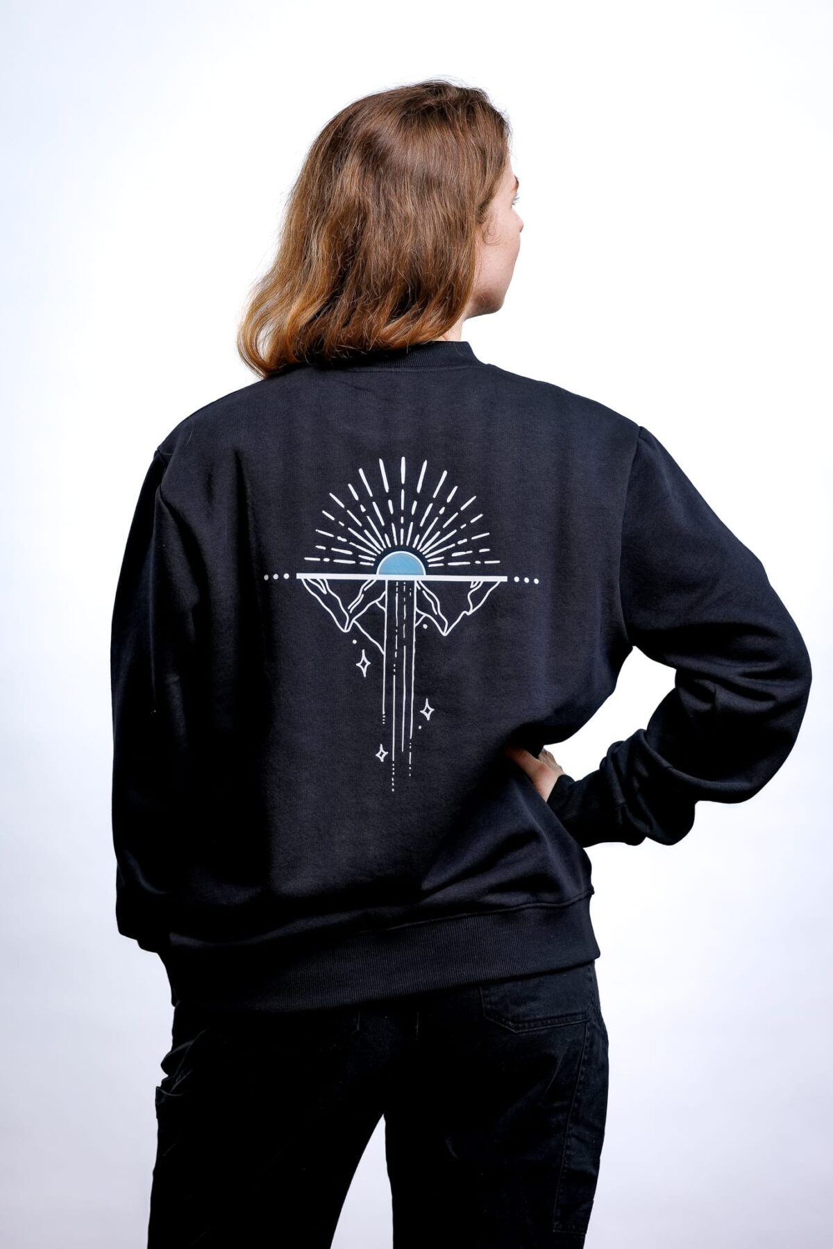 20240711_EwaldGeerdink_Liquicity_Merch24_0023_11-07-2024-_-Liquicity-Merch-_-Portret-315-CR3_Pure Sweater Linescape