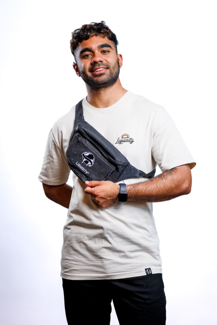 20240711_EwaldGeerdink_Liquicity_Merch24_0039_11-07-2024-_-Liquicity-Merch-_-Portret-736-CR3_Pure Black Waistbag