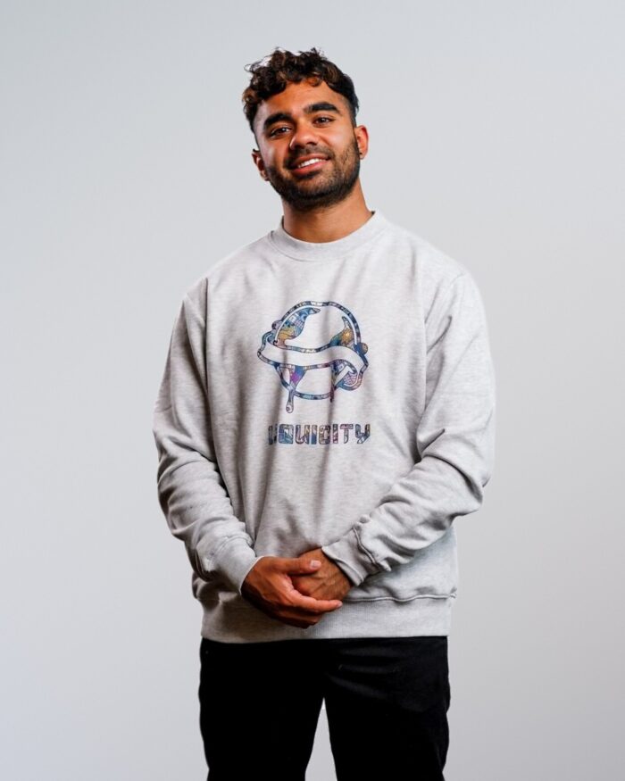 sweater_artlogo_model_man_front_4x5 Sweater Grey